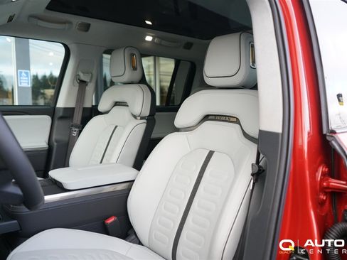 Used 2023 Rivian R1S Launch Edition image 15