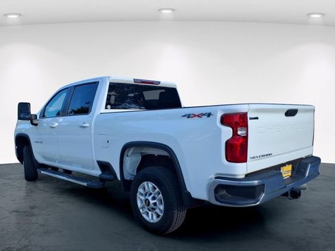 Used 2024 Chevrolet Silverado 2500 LT AWD/4WD image 11