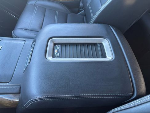 Used 2017 GMC Yukon Denali image 31