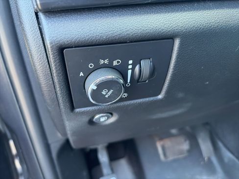 Used 2019 Jeep Grand Cherokee Altitude RWD image 14
