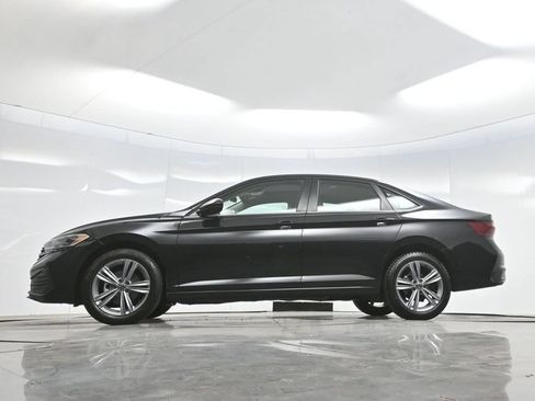 Used 2024 Volkswagen Jetta SE FWD image 7