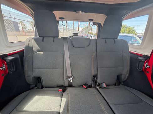 Used 2025 Jeep Wrangler Unlimited Sahara AWD/4WD image 38