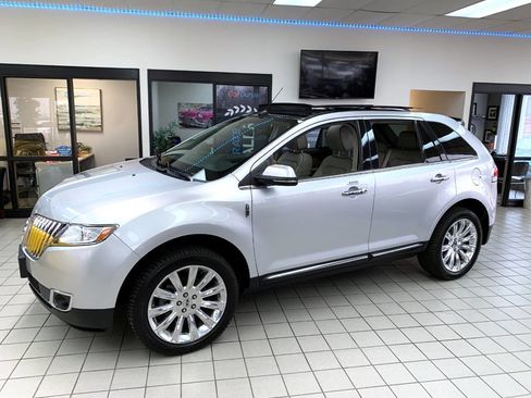 Used 2014 Lincoln MKX FWD w/ Equipment Group 102A image 2
