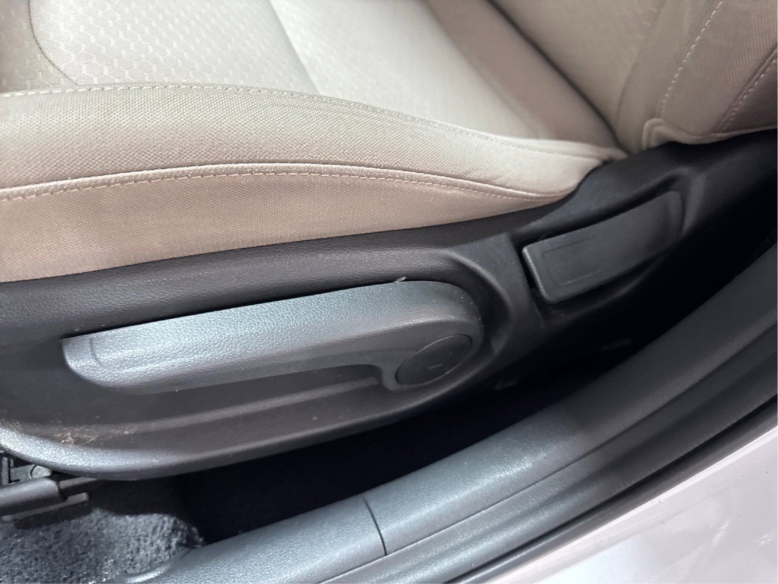 Used 2020 Hyundai Elantra Value Edition FWD image 18