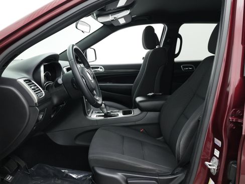 Used 2019 Jeep Grand Cherokee Laredo RWD image 18