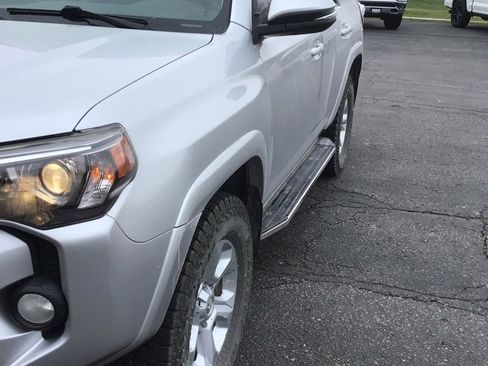 Used 2018 Toyota 4Runner SR5 Premium image 2