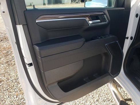 Used 2023 Chevrolet Silverado 1500 LT image 9