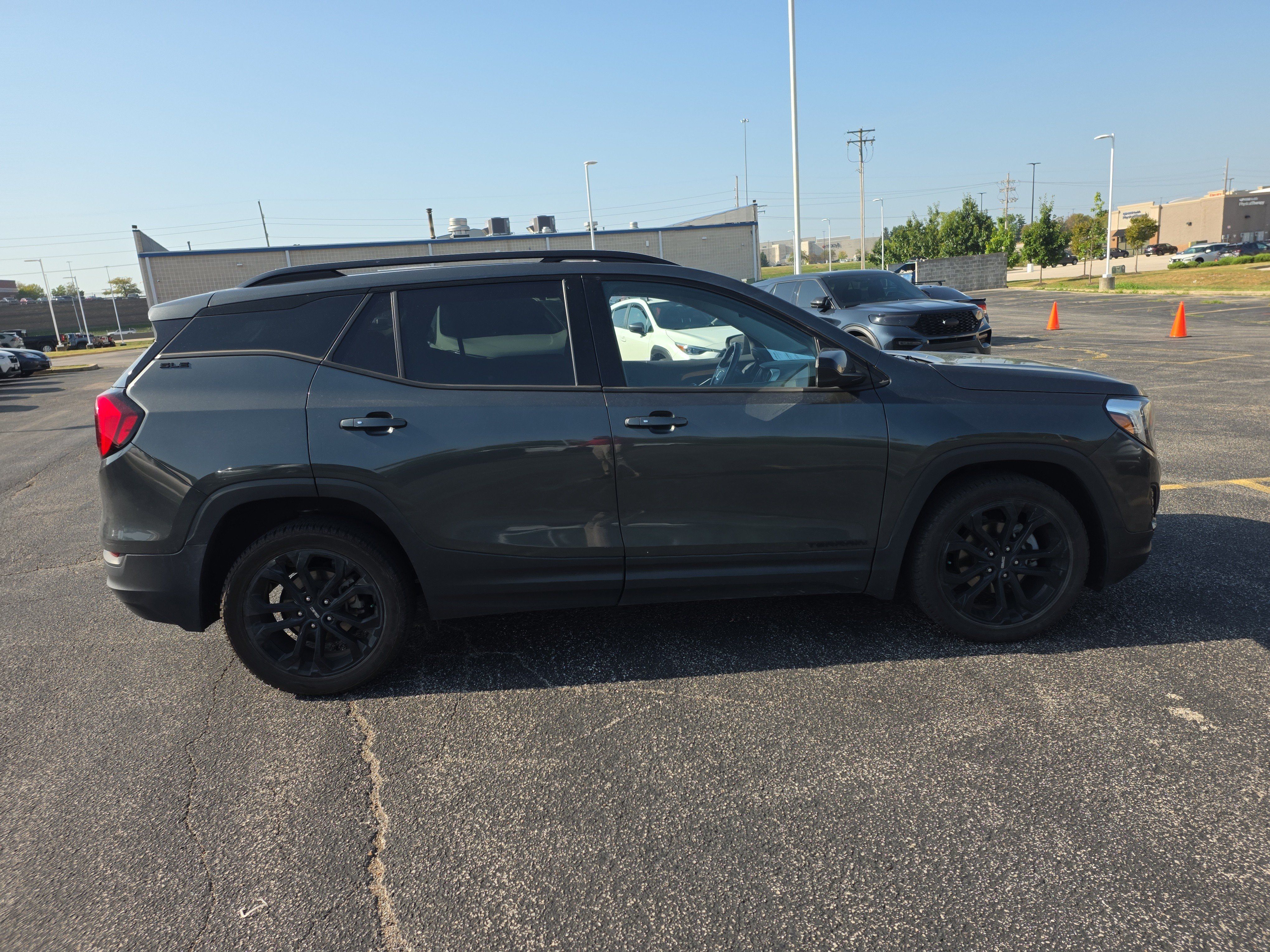 Used 2020 GMC Terrain SLE w/ Elevation Edition FWD image 3