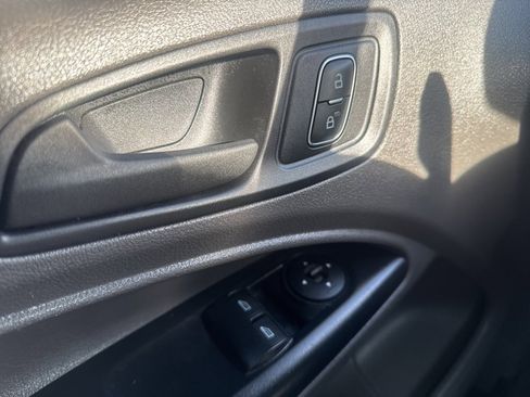 Used 2022 Ford Transit Connect XL image 17