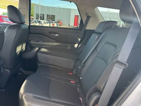 Certified 2024 Nissan Pathfinder SL AWD/4WD image 9