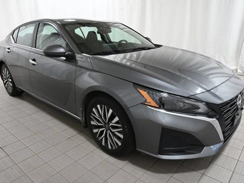Used 2024 Nissan Altima 2.5 SV w/ SV Premium Package FWD image 15
