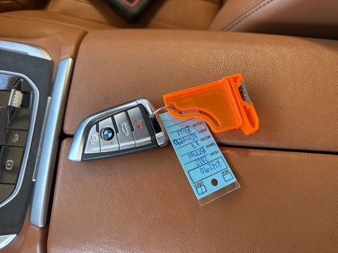 Used 2022 BMW X7 xDrive40i w/ M Sport Package image 11