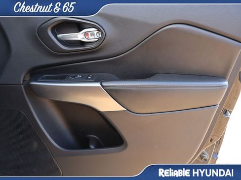 Used 2020 Jeep Cherokee Latitude Plus w/ Cold Weather Group AWD/4WD image 9