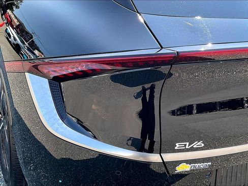 Used 2022 Kia EV6 Wind AWD/4WD image 33
