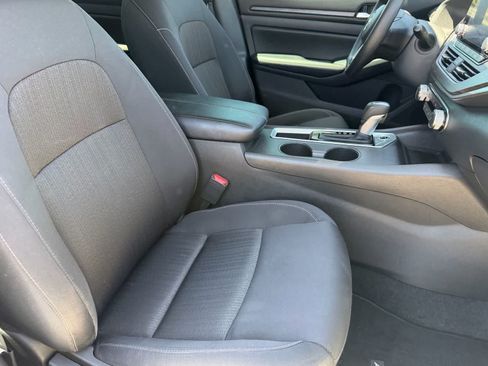 Certified 2025 Nissan Altima 2.5 SV FWD image 11
