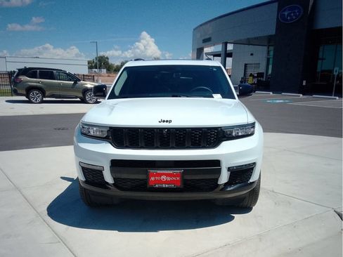 Used 2023 Jeep Grand Cherokee L Limited w/ Luxury Tech Group II AWD/4WD image 8