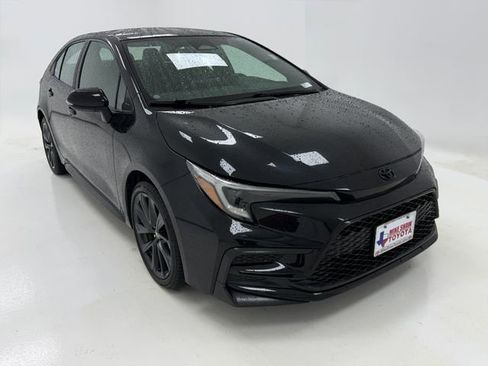 Used 2023 Toyota Corolla SE FWD image 2