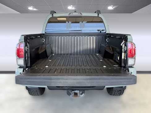Used 2022 Toyota Tacoma TRD Off-Road w/ TRD Premium Off Road Package AWD/4WD image 32