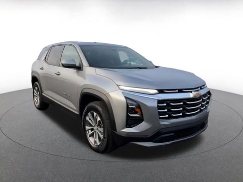 Used 2025 Chevrolet Equinox LT image 3