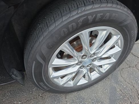 Certified 2019 Buick Enclave Essence AWD/4WD image 26