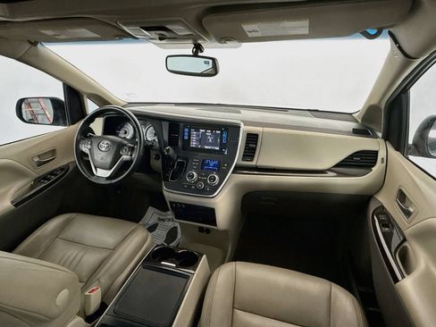 Used 2017 Toyota Sienna XLE Premium FWD image 24