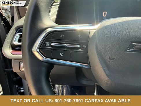 Used 2025 Chevrolet Traverse Z71 AWD/4WD image 19