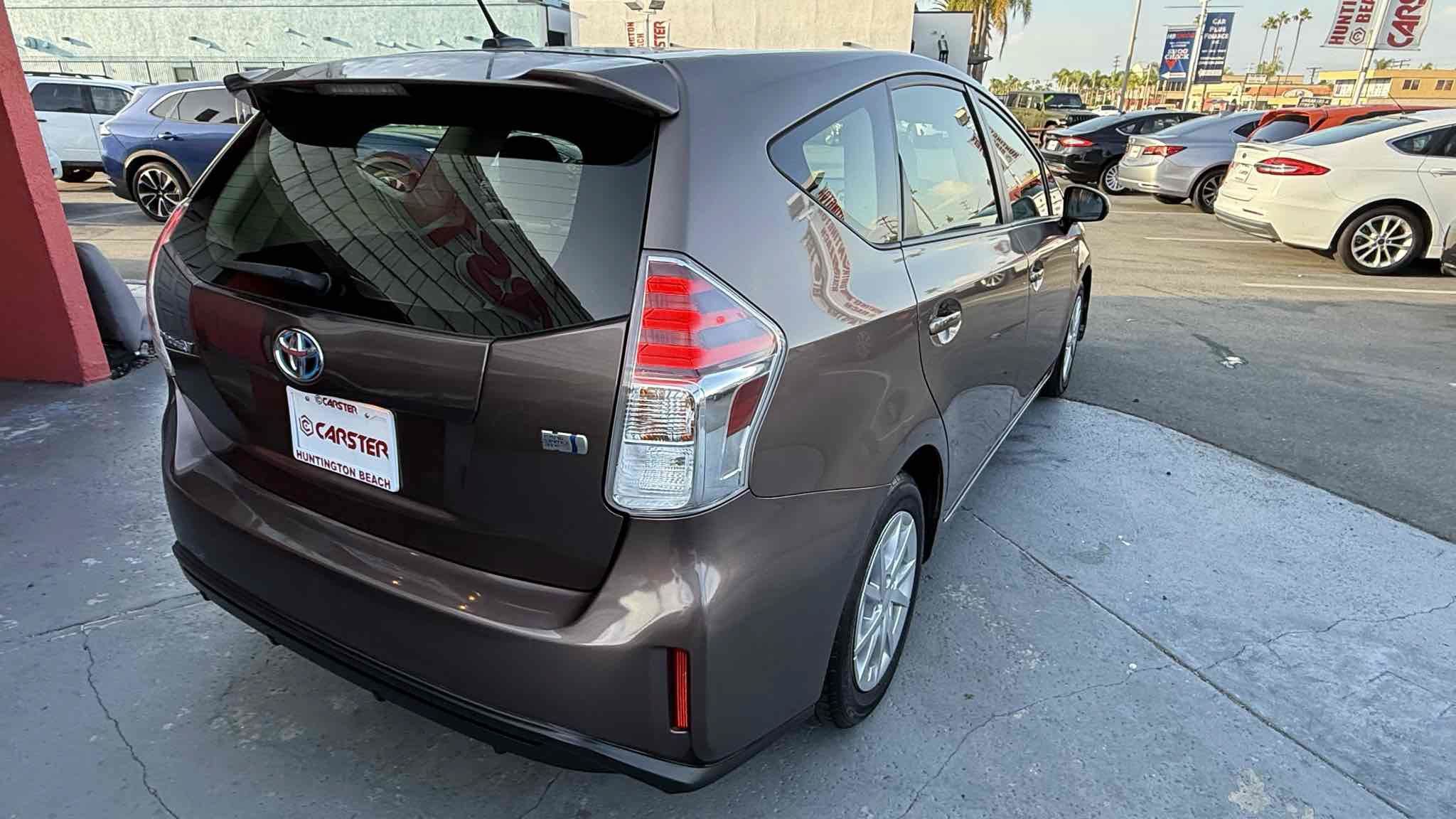 Used 2017 Toyota Prius V Four FWD image 38