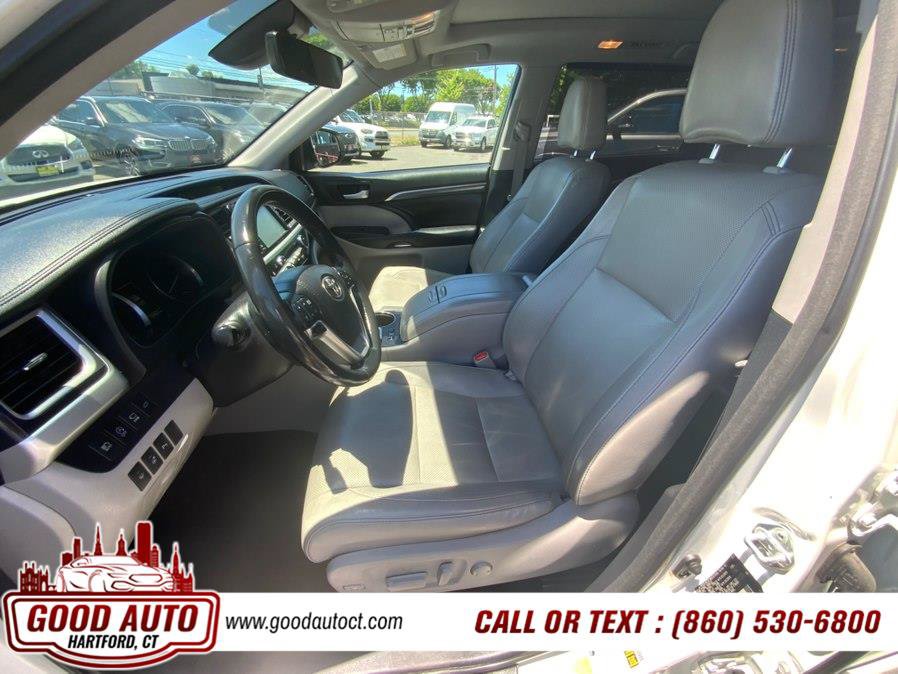 Used 2017 Toyota Highlander Limited Platinum AWD/4WD image 10