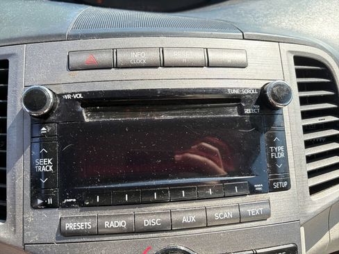 Used 2011 Toyota Venza w/ Convenience Pkg FWD image 21