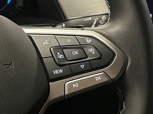 Used 2025 Volkswagen Atlas Cross Sport SE w/ Black Wheel Package image 27