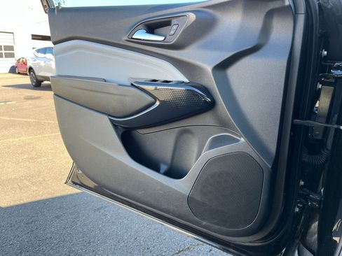 Used 2025 Chevrolet Trax LT image 18