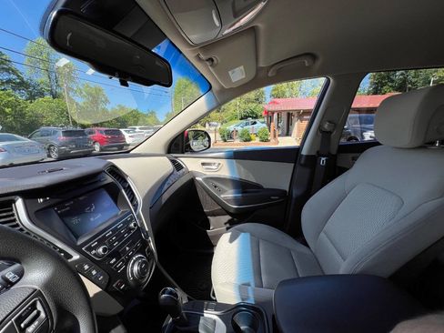 Used 2017 Hyundai Santa Fe SE AWD/4WD image 20