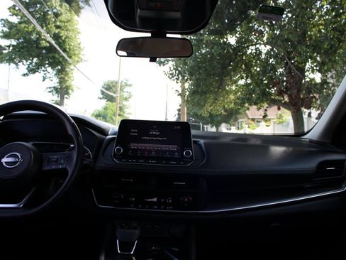 Used 2024 Nissan Rogue SV FWD image 28