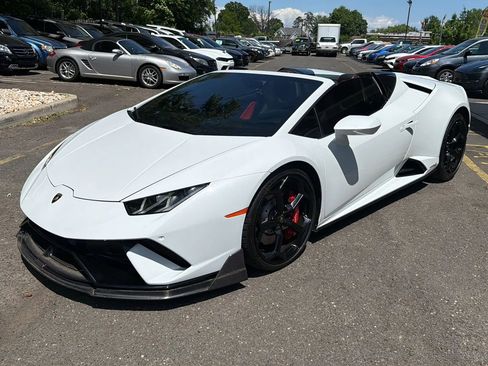 Used 2021 Lamborghini Huracan EVO RWD image 10