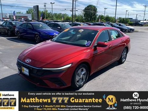 Certified 2025 Hyundai Elantra SE w/ Cargo Package FWD image 1