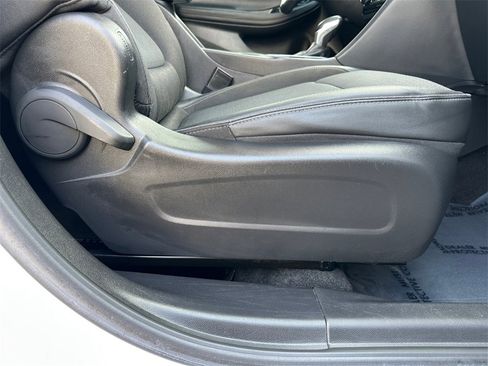 Used 2022 Buick Encore GX Select image 33