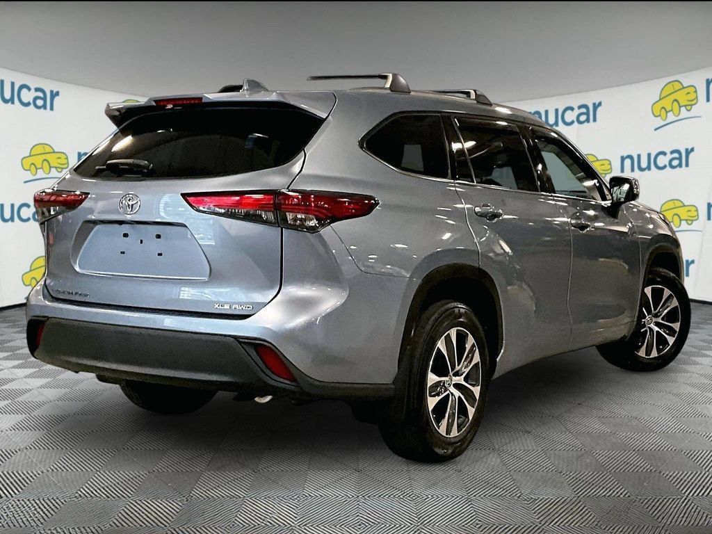 Used 2020 Toyota Highlander XLE AWD/4WD image 6