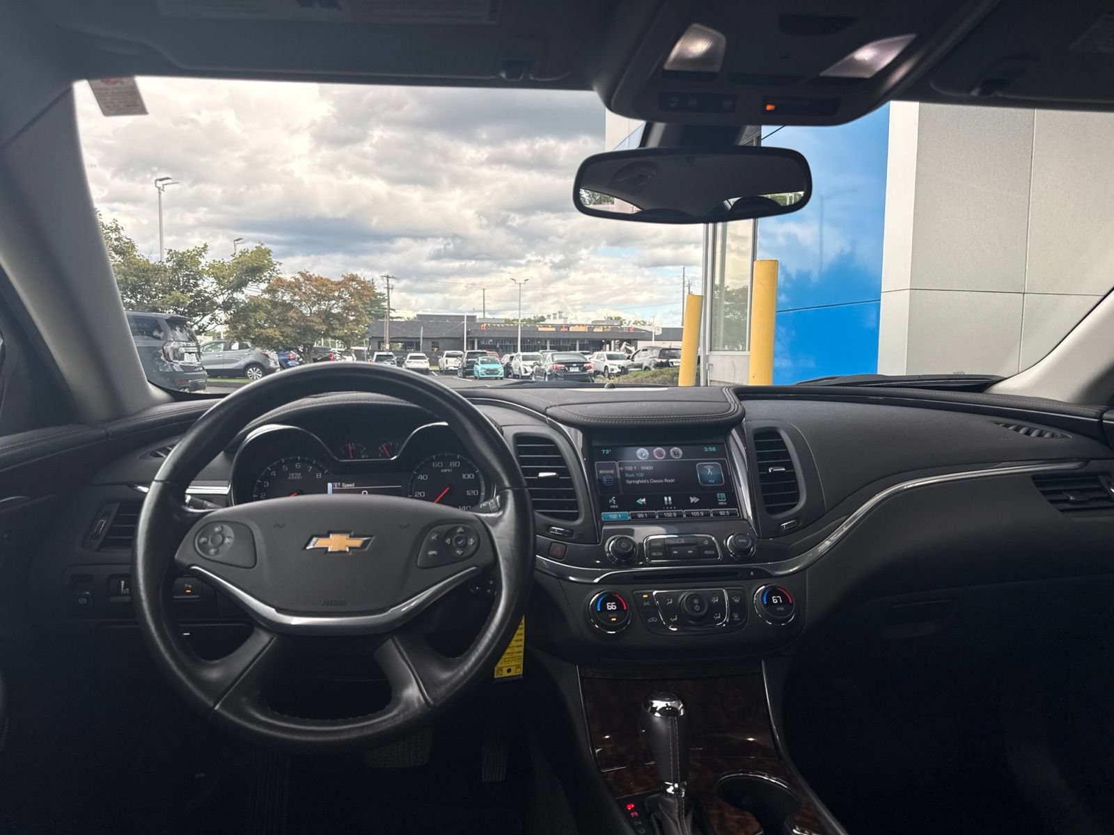 Used 2014 Chevrolet Impala LT w/ Convenience Package FWD image 2