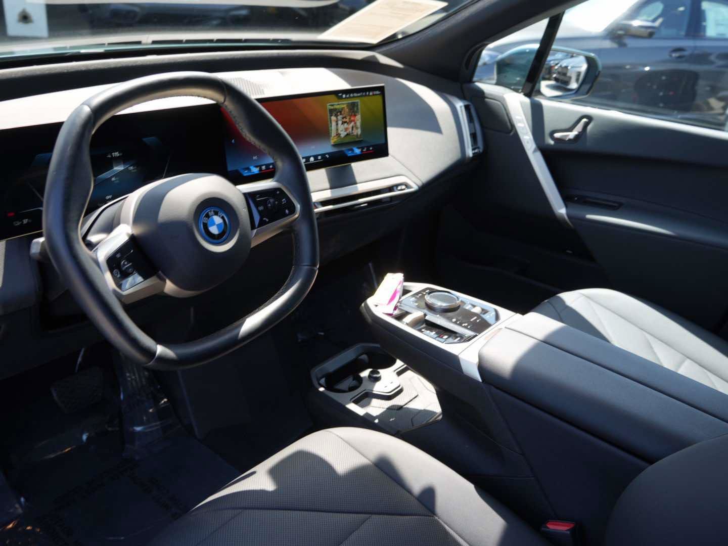 Used 2024 BMW iX xDrive50 AWD/4WD image 13