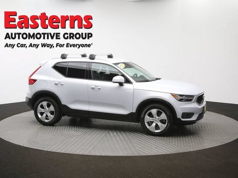 Used 2021 Volvo XC40 T4 Momentum FWD image 45