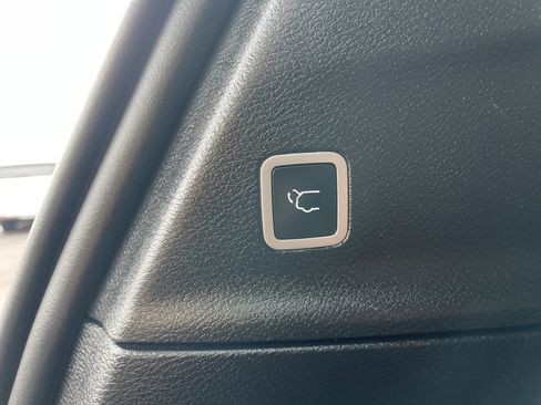 Used 2023 Chrysler Pacifica Touring-L w/ S Appearance Package image 23