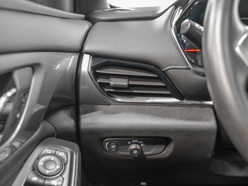 Used 2022 Chevrolet Traverse LT w/ LT Premium Package AWD/4WD image 18