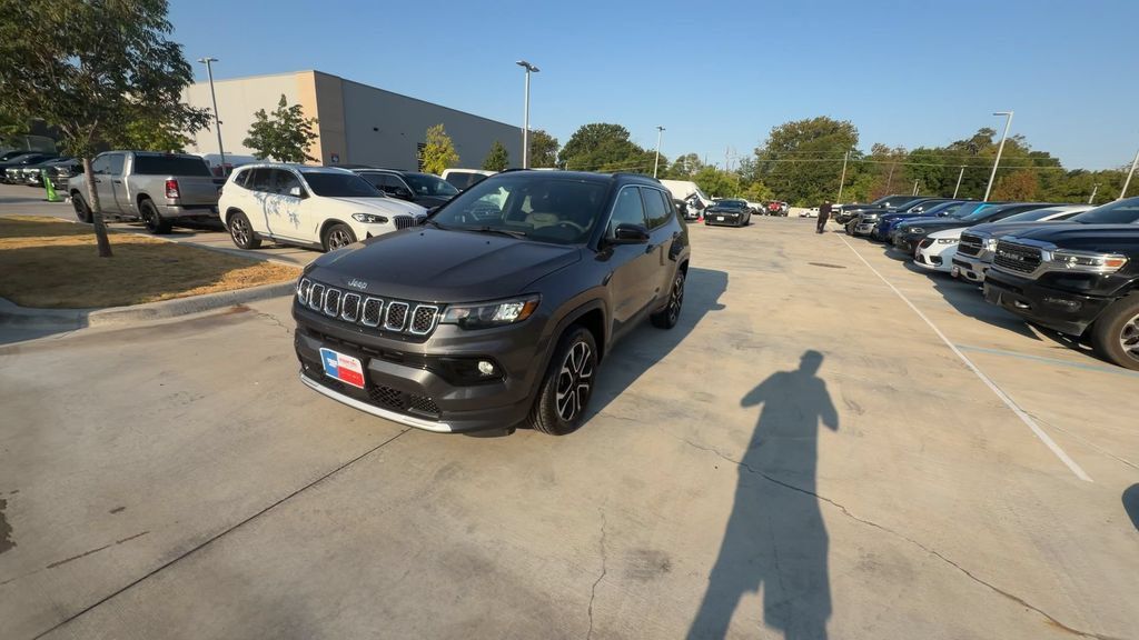 Certified 2023 Jeep Compass Limited AWD/4WD image 1