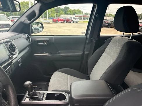 Used 2023 Toyota Tacoma TRD Off-Road w/ Technology Package AWD/4WD image 17