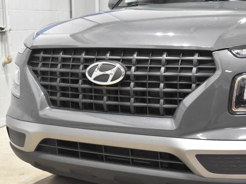 Used 2024 Hyundai Venue SE FWD image 32