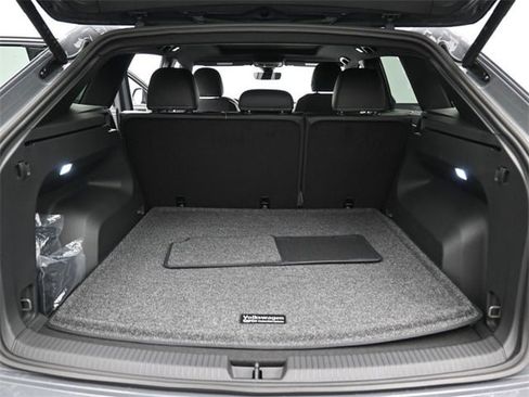 New 2026 Volkswagen Atlas Cross Sport SE image 12