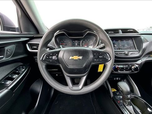 Used 2023 Chevrolet TrailBlazer LS FWD image 17