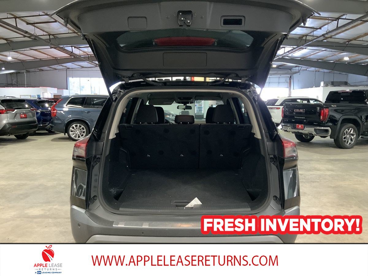 Used 2022 Nissan Rogue SV FWD image 9