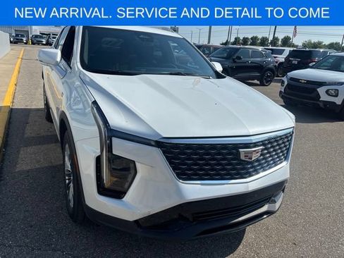 Used 2024 Cadillac XT4 Premium Luxury w/ Cold Weather Package AWD/4WD image 5