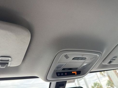 Used 2019 Chevrolet Traverse LT image 24